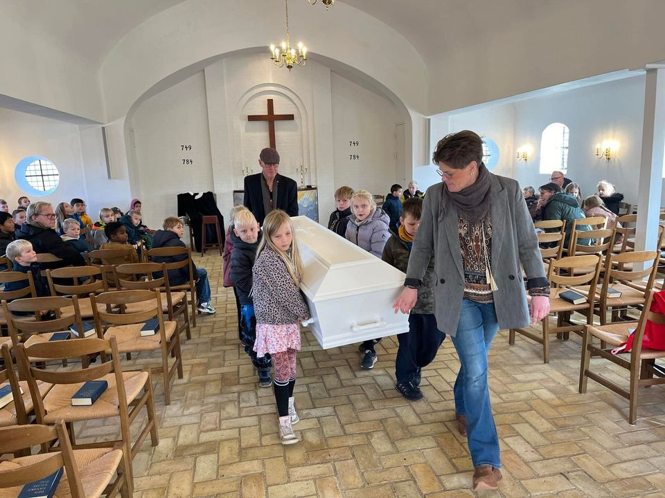 Krabbes Begravelsesforretning deltager i fagdag om død og sorg på Christinelystskolen i Lemvig