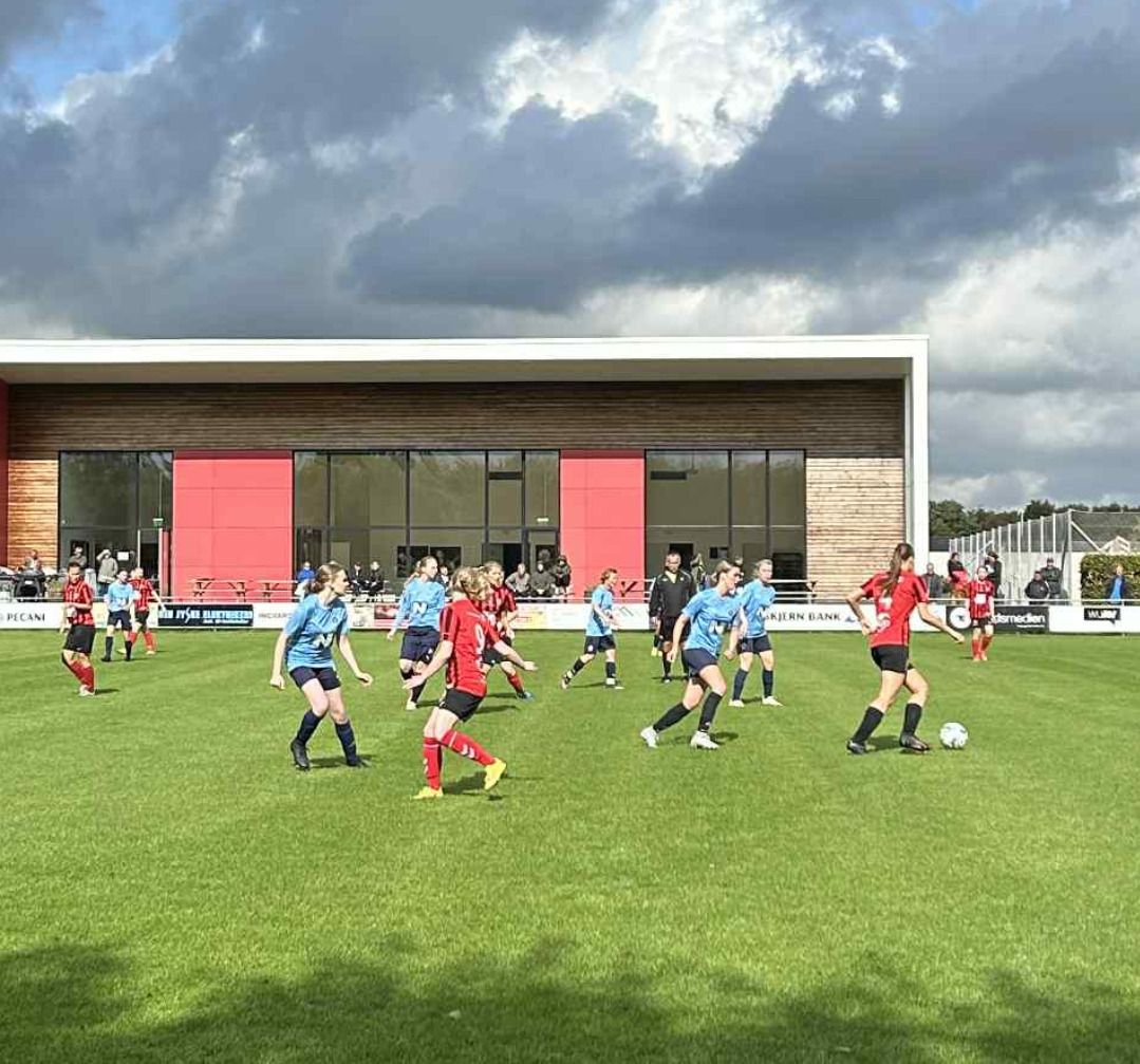 Femstjernet indsats sikrer Hjerting IF Kvinder knusende sejr over FC King George