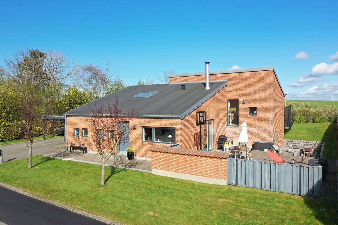 Arkitekttegnet kvalitetsvilla i Resen Vest fra EDC Skive I/S