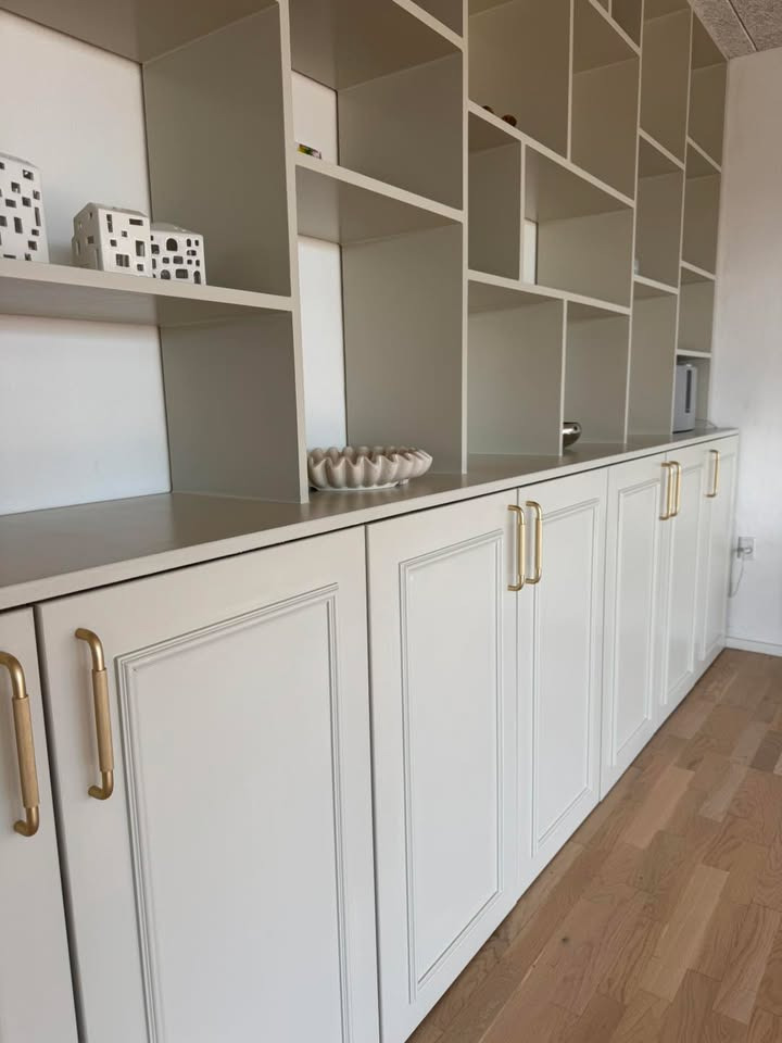 Tømrerfirmaet Brdr. Sand udfører skræddersyede reoler og køkkenarbejde