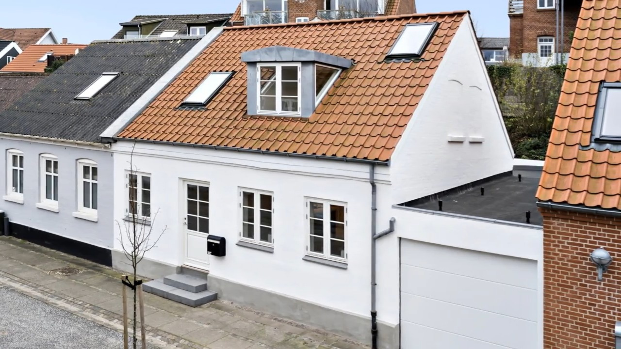 EDC Ejendomsgruppen Struer præsenterer renoveret villa på Strandvejen 17 til 1.195.000 kr.