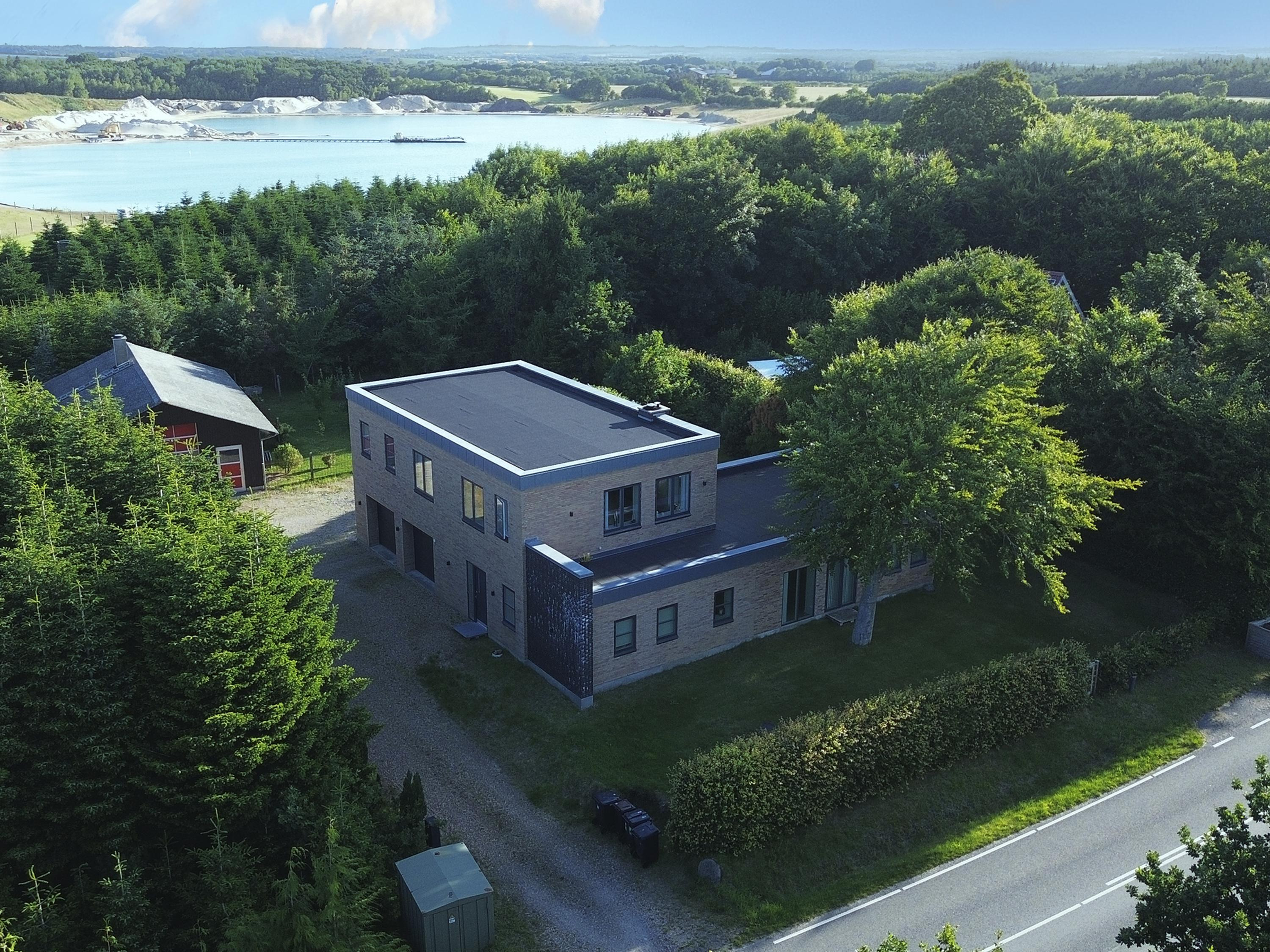 Unik funkisvilla i naturskønne Tjæreborg  moderne komfort og plads til hele familien