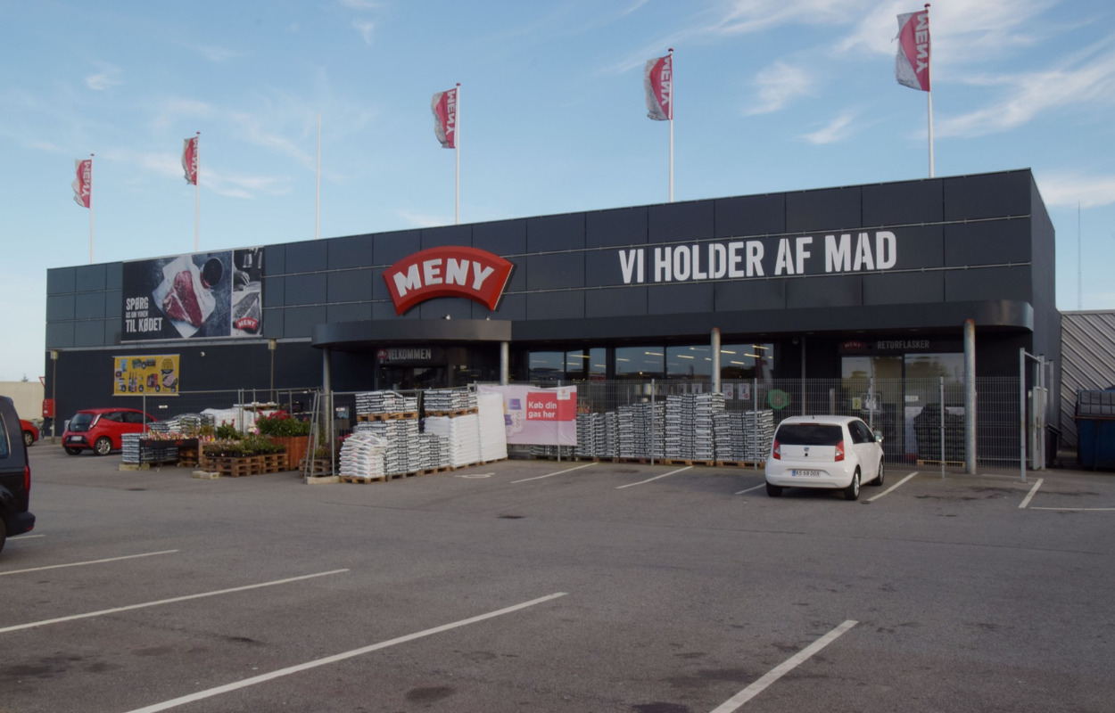 Djenad er en købmand, der gerne går på “gulvet"