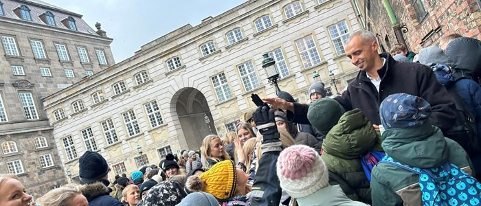 400 elever demonstrerede foran Christiansborg