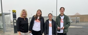 Borgmester og elever fra handelsskolen uddelte Verdens Bedste Nyheder