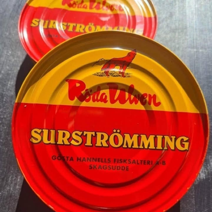 SuperBrugsen Hammerum tilbyder ægte svensk surströmming til 155 kr.
