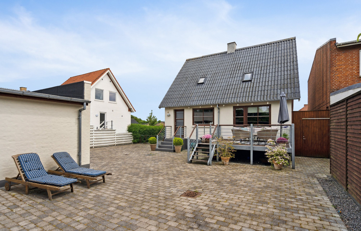 Charmerende og moderniseret villa i centrum af Hedensted til salg