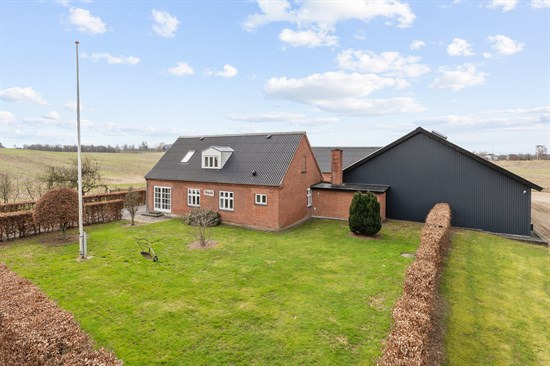 Luksusbolig netop kommet til salg i Kjellerup: Se hvad du skal smide for Kjellerups dyreste adresser her