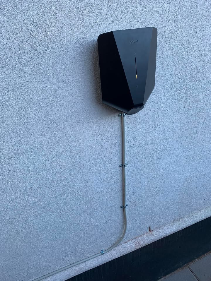 Toldbod El- & Klimateknik ApS tilbyder installation af el ladestandere med intelligent styring