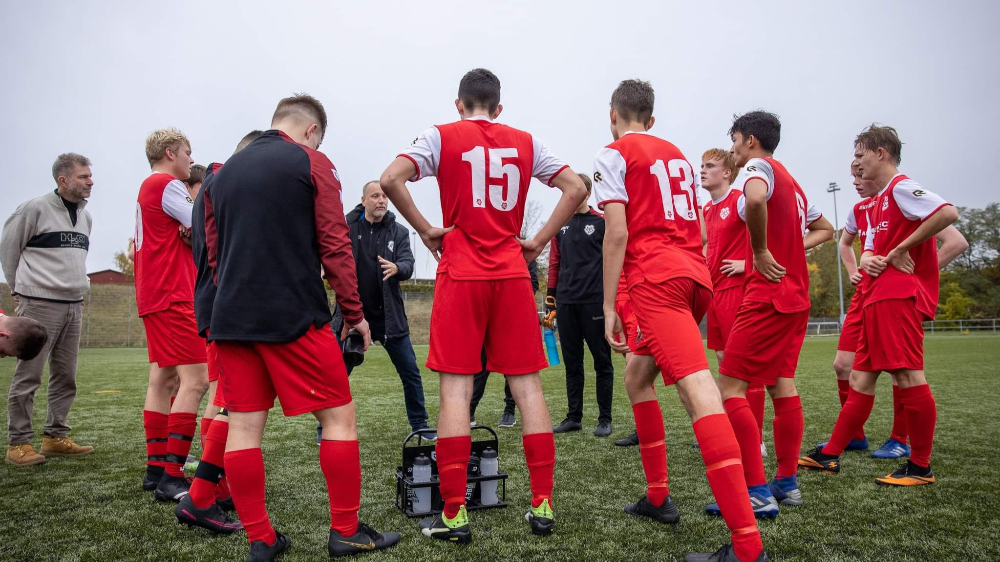 Måløv BK triumferer hjemme med stærkt pres og forsvar mod Farum BK