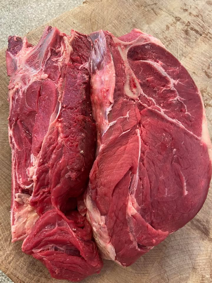 Elling Slagterforretning tilbyder oksebovsteg og klassiske retter på tilbud