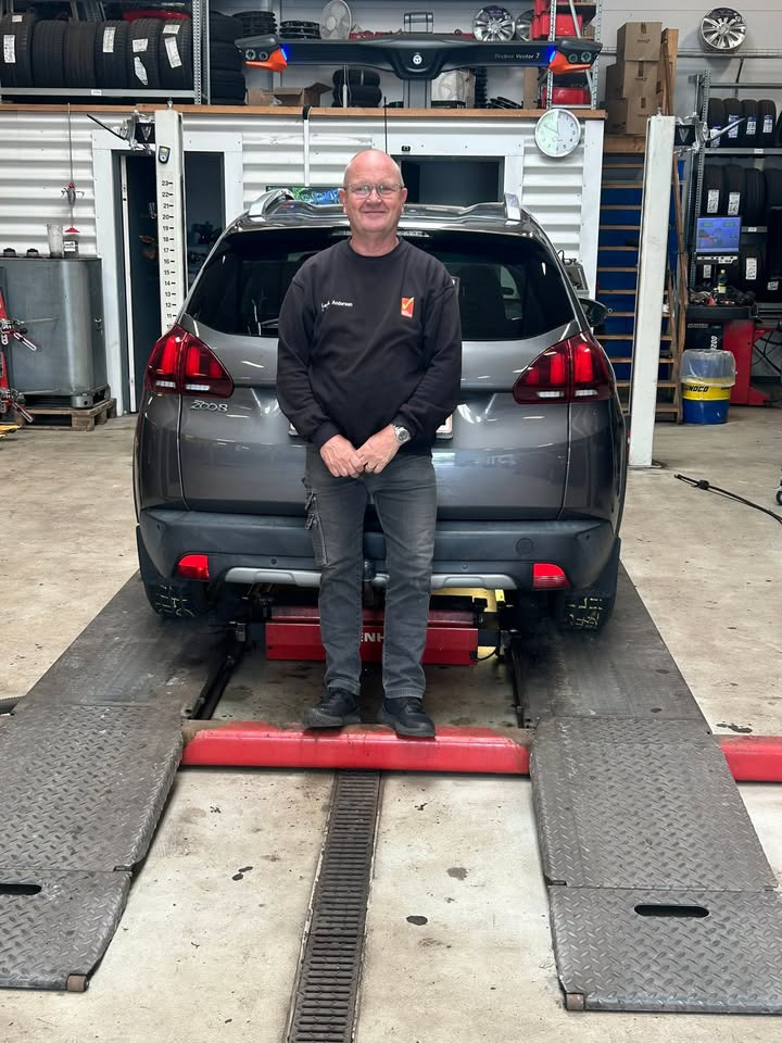 DK Autoservice søger energisk fejedreng/pige med mulighed for læreplads