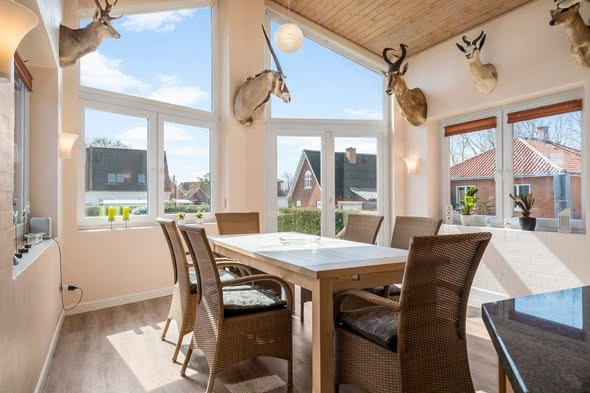 BoligOne Mogens Kragh I/S præsenterer bolig med 160 m² bolig og 100 m² kælder