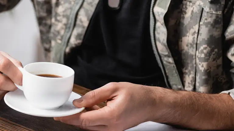 Café i Hjemmeværnsgården inviterer veteraner og pårørende til hyggelige torsdagsaftener i Hjørring
