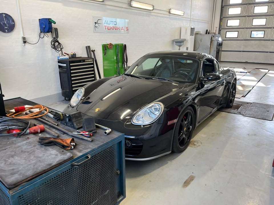 Auto Teknik A/S: Porsche Cayman opgraderet til 3,8L motor
