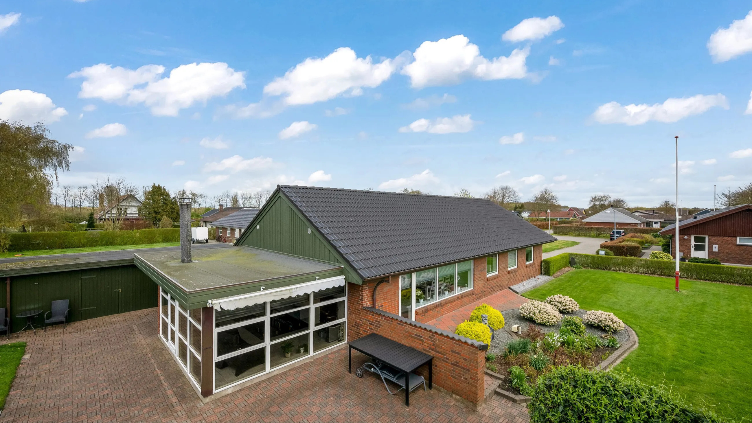 Særdeles velholdt 1 plans villa i Bramming på 145 m2 med tilhørende carport