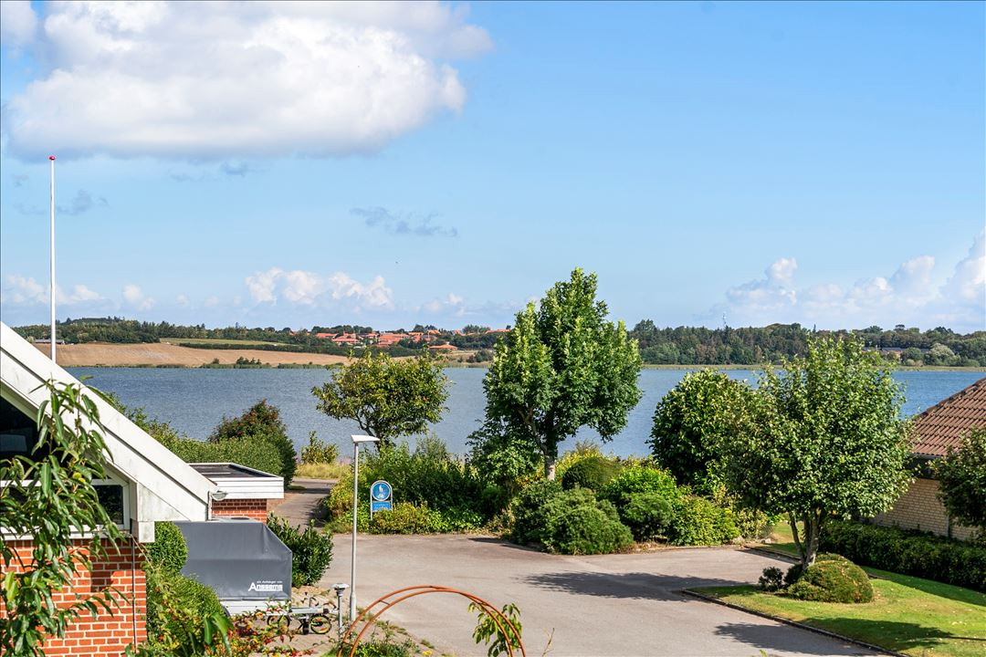 Til salg hos EDC Ejen­doms­grup­pen Struer: Rummelig villa med udsigt til Kilen