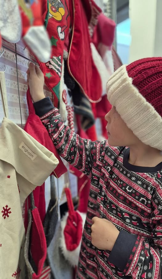 REMA 1000 Slots Bjergby byder juletraditioner velkommen med nissen Remos julegodter