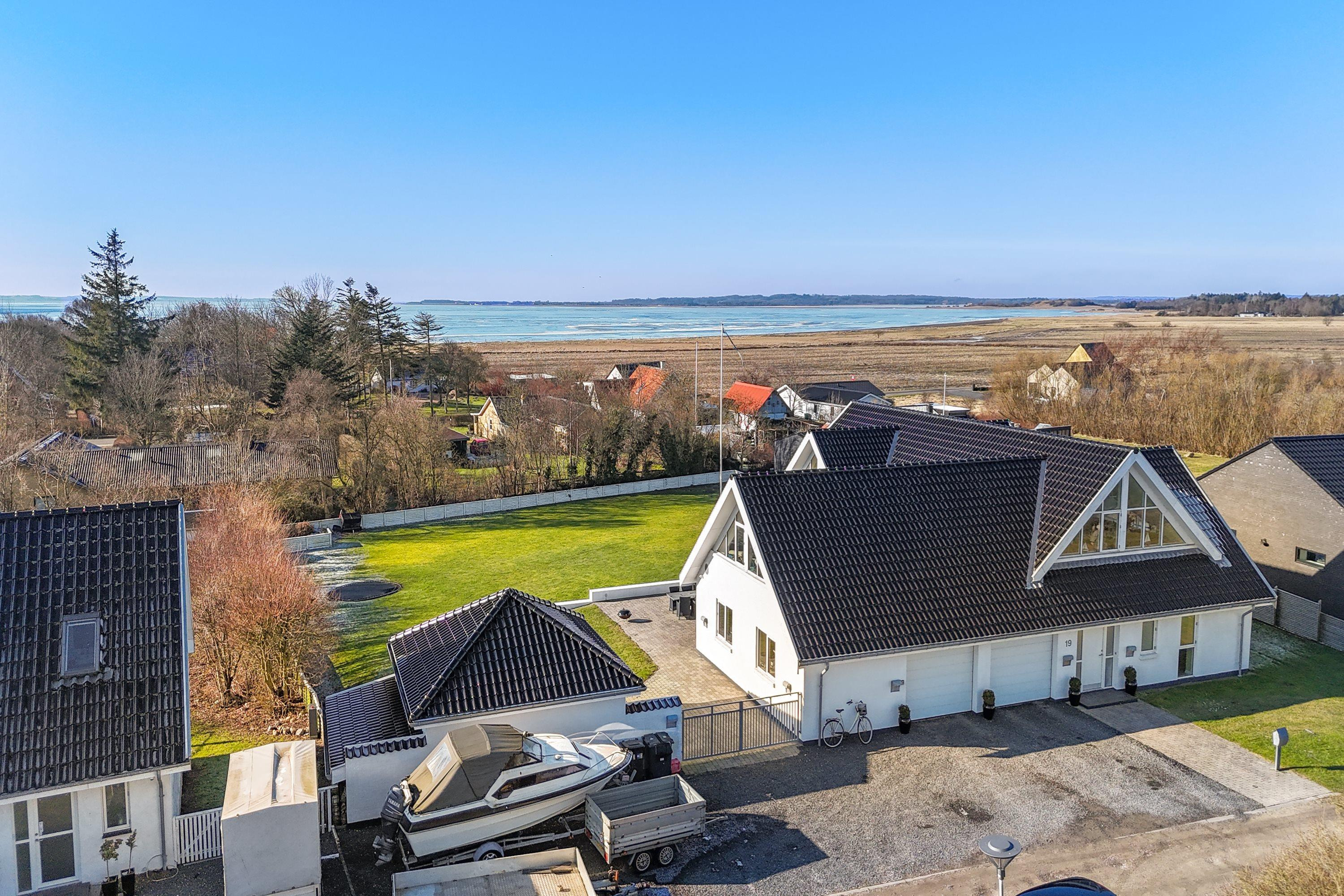 Imponerende villa med fjordudsigt og masser af plads