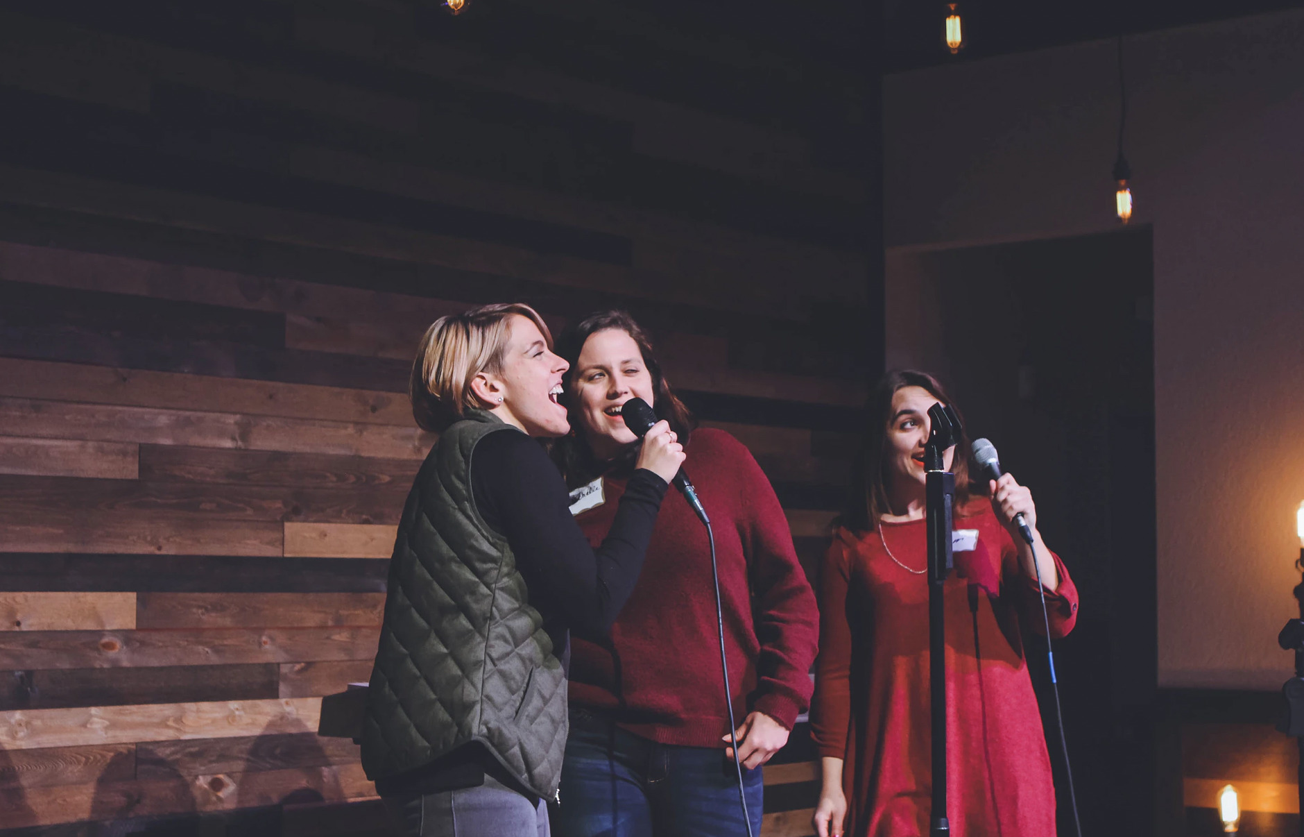 Tag til morgensang med andre morgenfriske på biblioteket