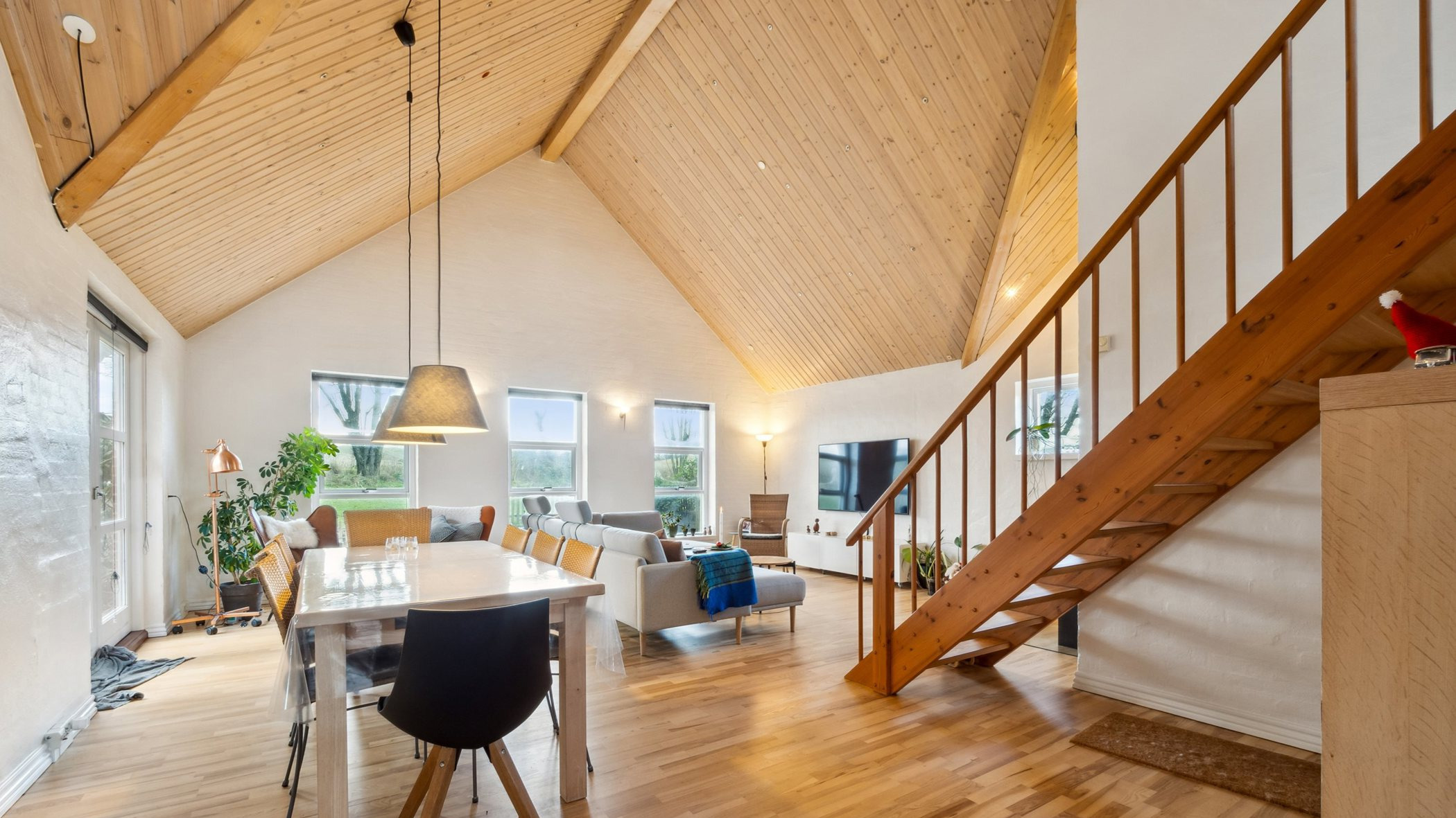 NY PRIS: Unik landejendom i Gammel Hald giver plads til bolig og hobbyer 