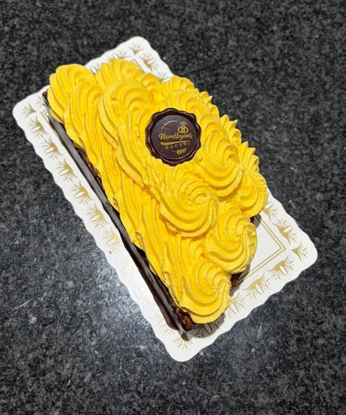 Nordbyens Bageri tilbyder citronmåne med citronmousse til 65 kr.