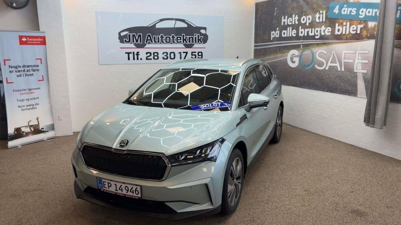 JM Autoteknik leverer årets første Skoda Enyaq 80 med ekstra tryghed