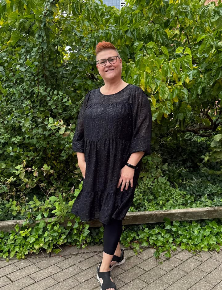 Only Curves præsenterer glitrende kjole til julefrokoster