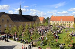 Her kan du se Kronprinsparret på søndag