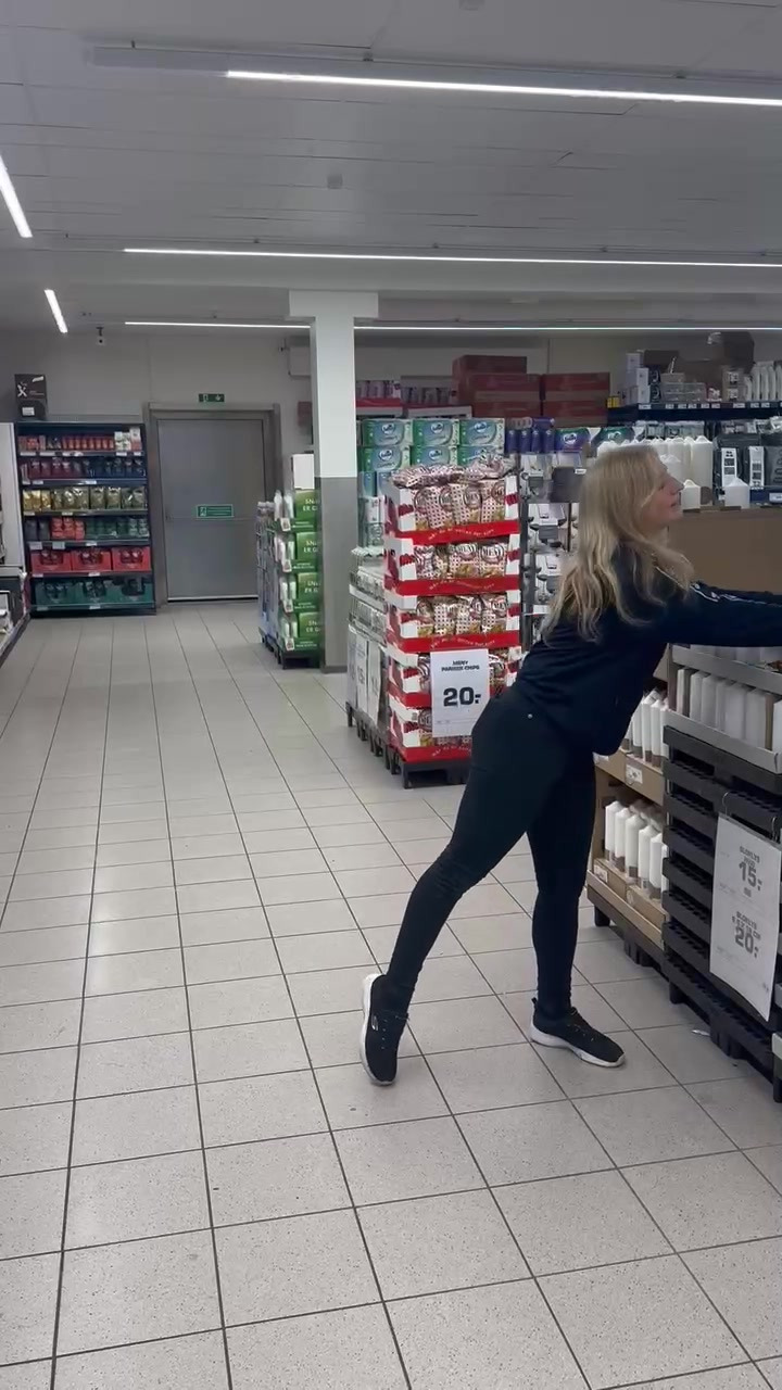 REMA 1000 Karrebækvej byder velkommen med åbne døre og skarpe tilbud