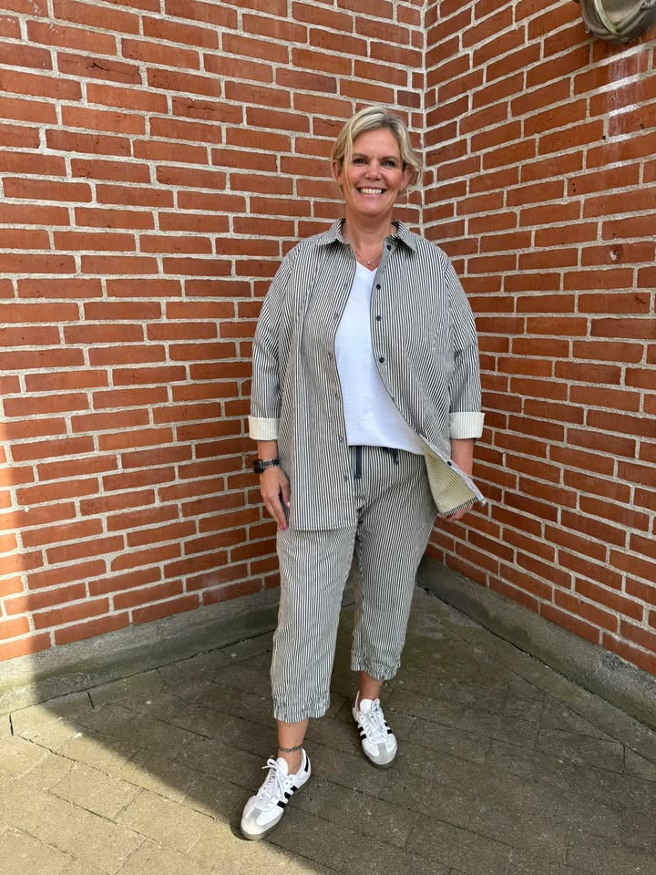 Only Curves præsenterer lækkert mælkedrengestribet sæt i 100% bomuld