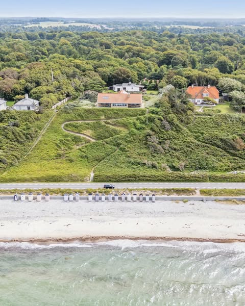 Ægte liebhaveri på privat strandgrund i Rågeleje fra &LIVING Aalborg