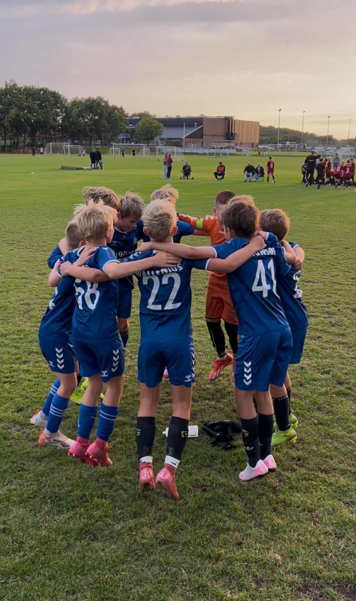 Bredballe IF's U12-drenge overvinder nervøs start og sikrer sejr mod Hatting-Torsted Fodbold