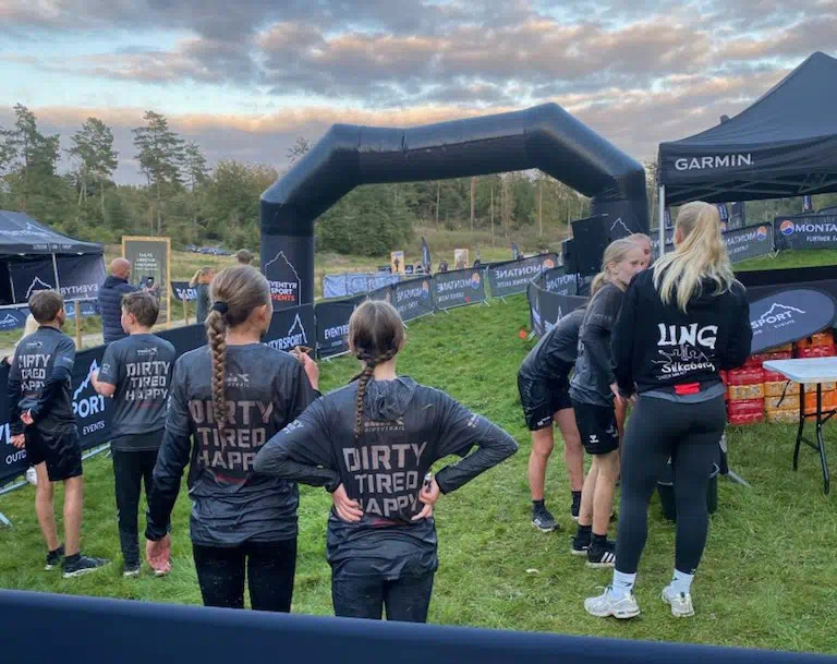 Unge udfordrer sig selv i naturen til fælles event i Silkeborg