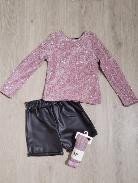 Børneshoppen Brønderslev præsenterer festoutfits til piger i str. 116-152