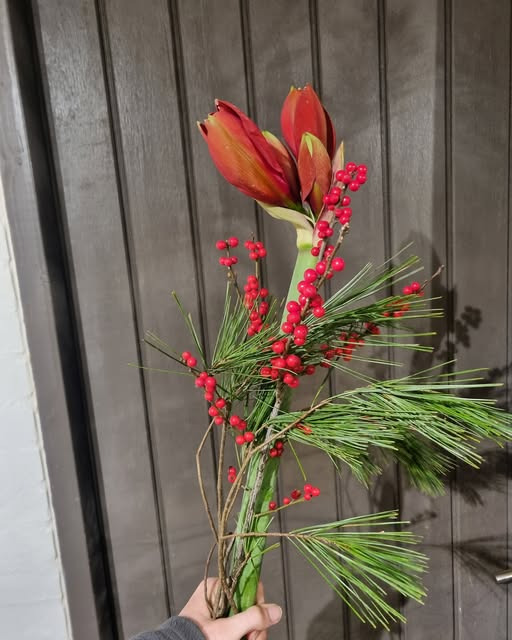 Fynbogården Blomster ApS præsenterer ugens overraskelse med elegant buket