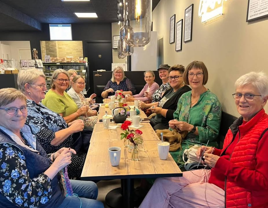 Nye strikkecafé dage hos Chokolet Bon Bonnieren i februar 2025