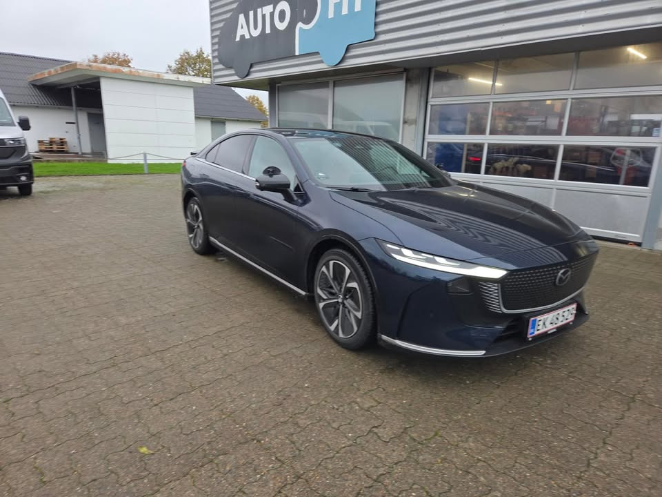 AutoFit A/S introducerer første Mazda 6e skolevogn i Danmark