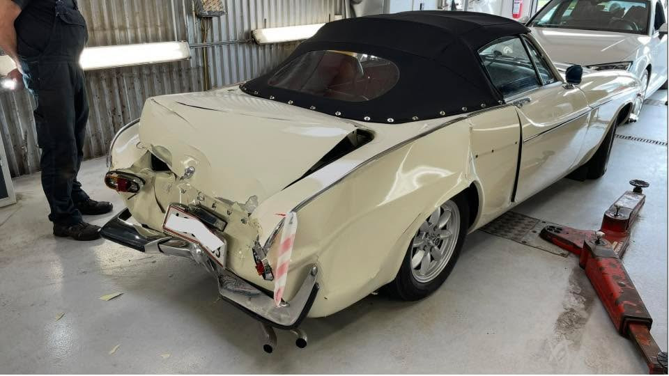 Gjellerup Auto genopretter Volvo P1800 Cabriolet til topform efter trafikskade