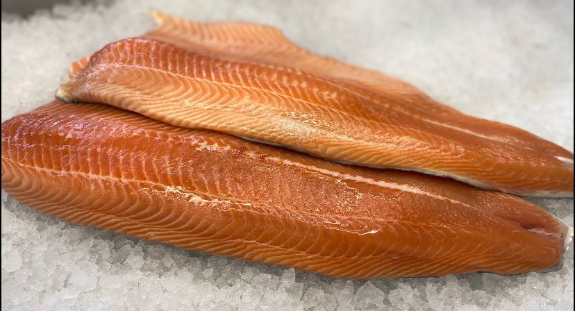 Havnens Fisk Øster Hurup tilbyder ferske laksesider til salg