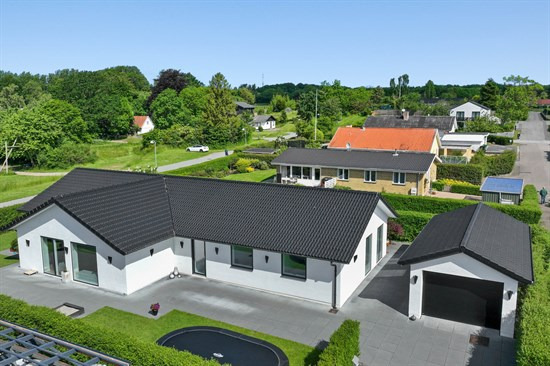 Top 6 over dyreste boliger til salg i Lille Skensved. Priser op til 9.750.000 kr