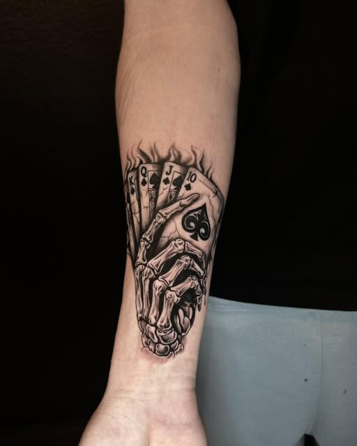 Mr. & Mrs. Tattoo tilbyder ledige tider med Szymon til en skarp pris