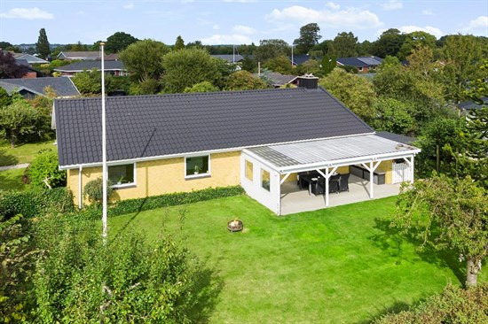 Bjert Kirkealle 2 til salg for 2,8  mio. kroner - Se 5 andre boliger til salg i Kolding Kommune