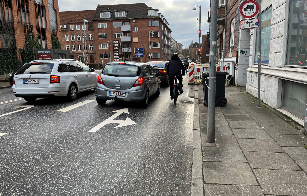 Forsøg skal gøre det nemt at komme igennem Vedelsgade i Vejle 