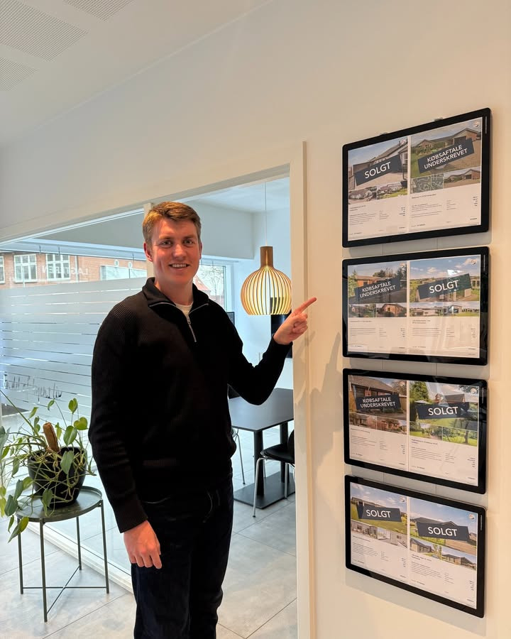 Viktor underskriver købsaftale hos EDC Hedensted på Horsensvej 572