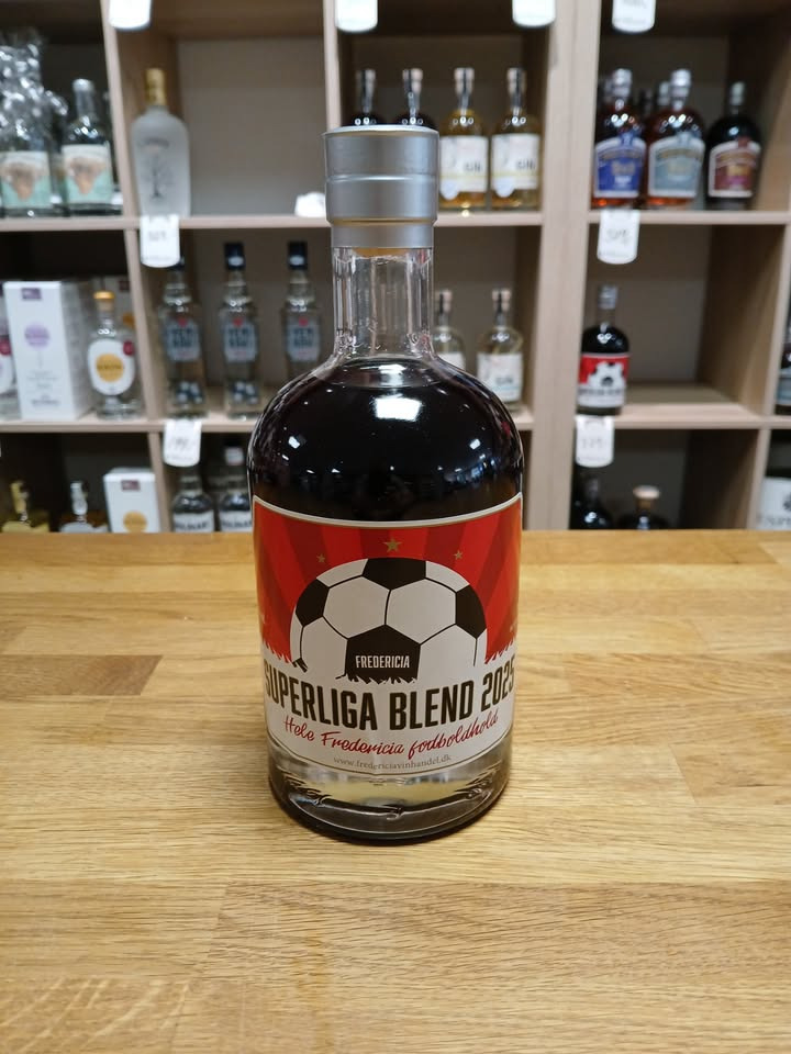 Fredericia Vinhandel lancerer konkurrence for ny Superliga blend 2025 rom likør