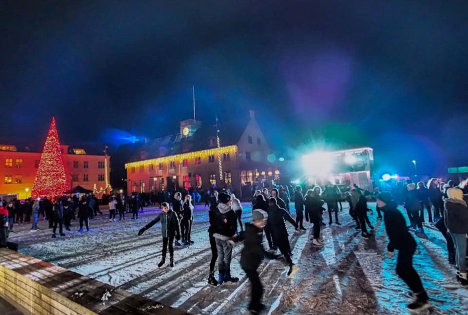 Skøjtebanen er kommunens største ungdomsklub om vinteren