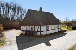 Tolstrupvej 3 er til salg for kun 1.495.000 kr.: Se de billigste boliger til salg i Tureby her