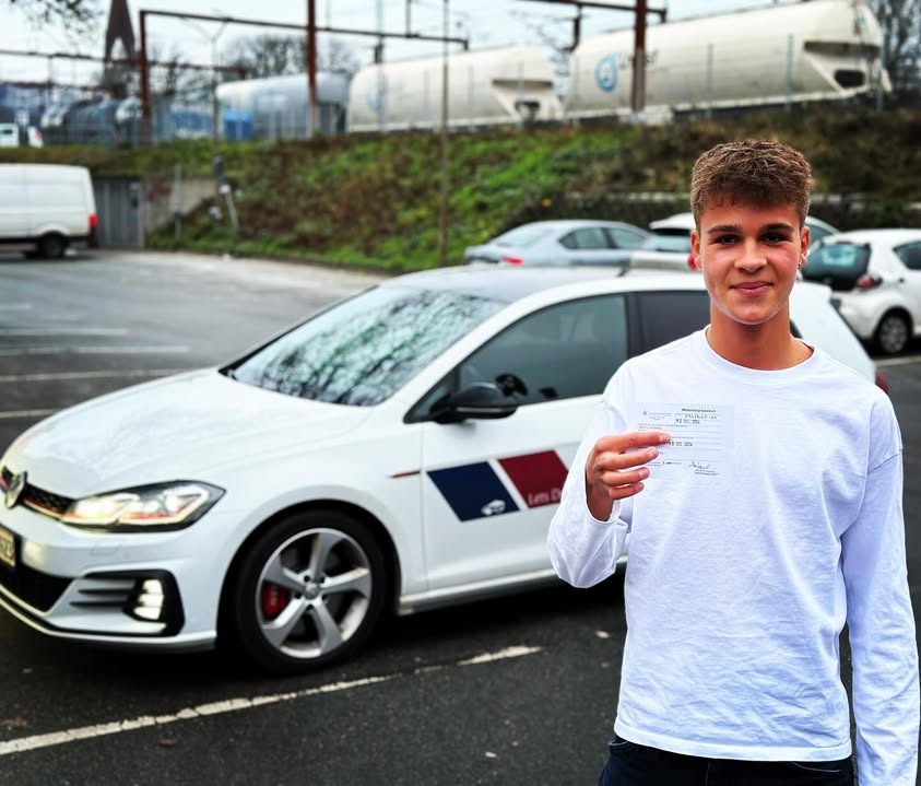 Lets Drive ønsker Lucas tillykke med kørekortet og gode køreture