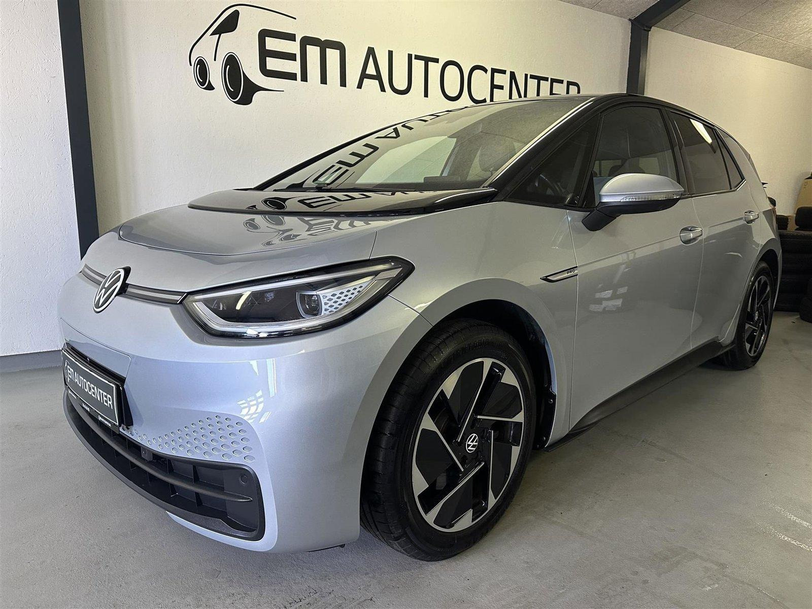 EM Autocenter ApS opfordrer til at dele VW ID.3 med en ven eller tjekke den selv